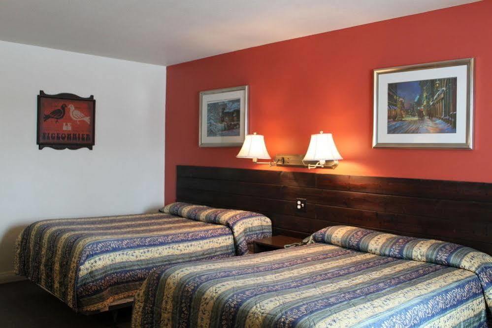 Auberge - Motel Le Pigeonnier Farnham Zewnętrze zdjęcie