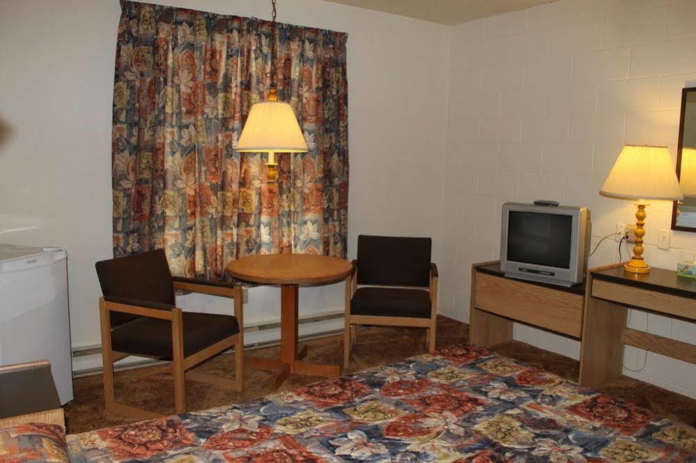 Auberge - Motel Le Pigeonnier Farnham Zewnętrze zdjęcie